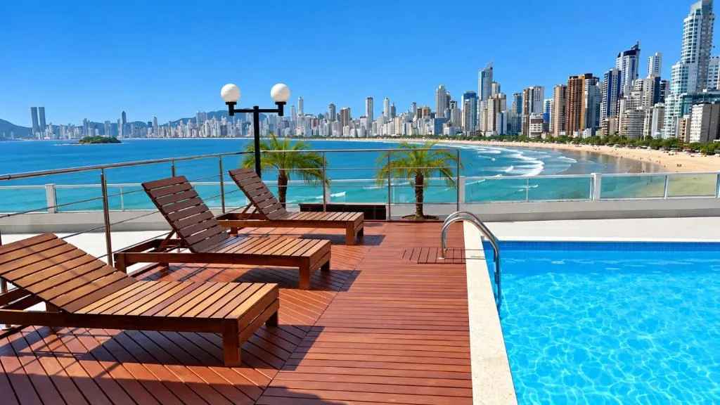 Studio em Prédio com Vista Mar - Piscina, Praia e Garagem, Balneário Camboriú, na 109 Rua João Francisco dos Santos em Balneário Camboriú/SC