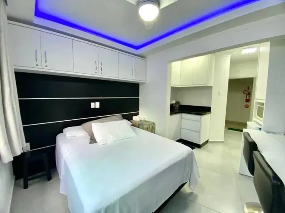 Studio em Prédio com Vista Mar - Piscina, Praia e Garagem, Balneário Camboriú, na 109 Rua João Francisco dos Santos em Balneário Camboriú/SC — foto 5