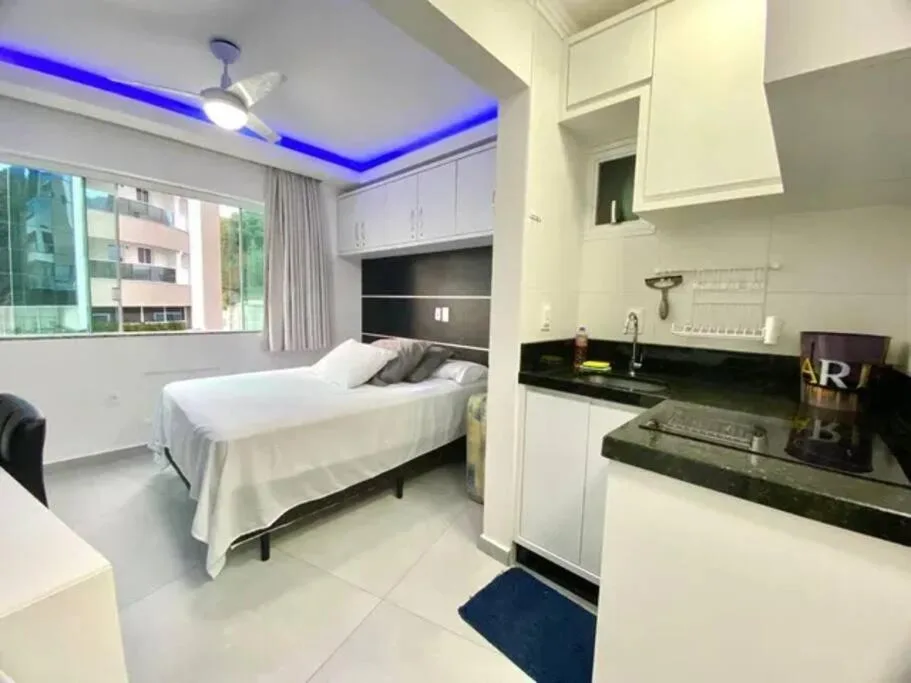 Studio em Prédio com Vista Mar - Piscina, Praia e Garagem, Balneário Camboriú, na 109 Rua João Francisco dos Santos em Balneário Camboriú/SC — foto 6