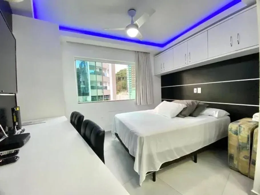 Studio em Prédio com Vista Mar - Piscina, Praia e Garagem, Balneário Camboriú, na 109 Rua João Francisco dos Santos em Balneário Camboriú/SC — foto 8