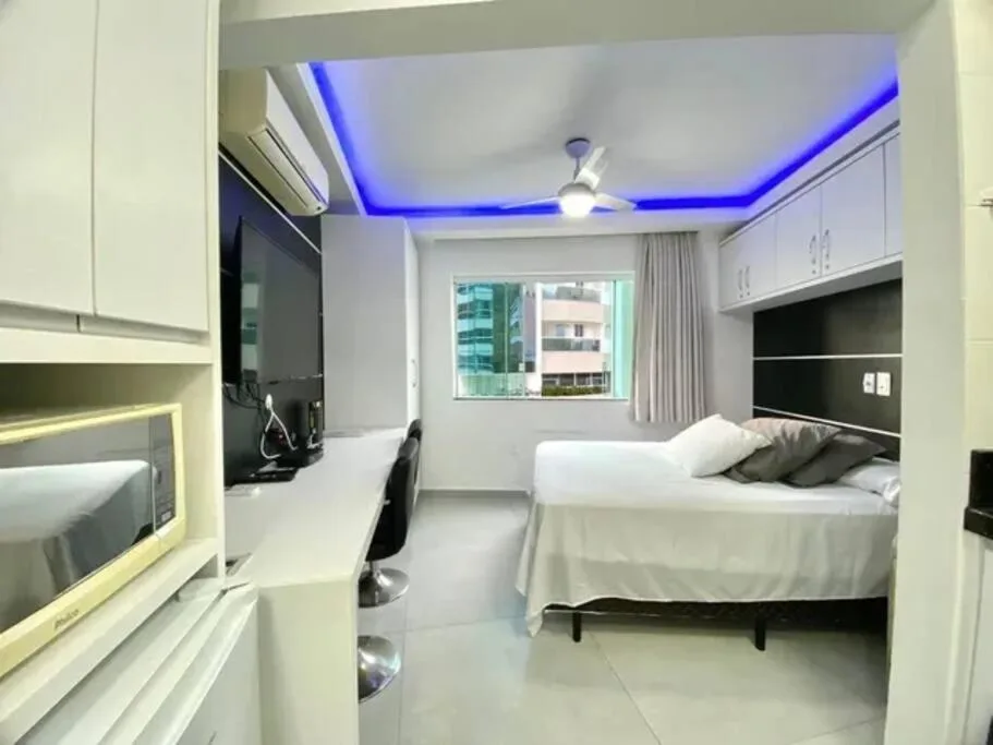 Studio em Prédio com Vista Mar - Piscina, Praia e Garagem, Balneário Camboriú, na 109 Rua João Francisco dos Santos em Balneário Camboriú/SC — foto 9