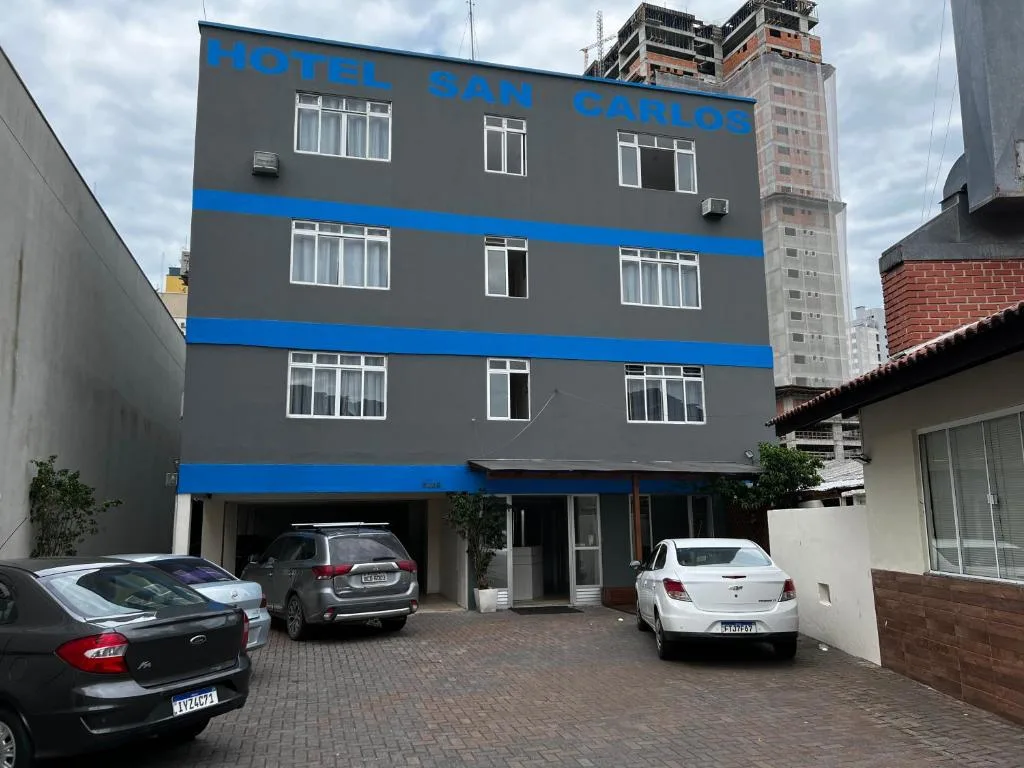 Hotel San Carlos, Balneário Camboriú, na Avenida do Estado em Balneário Camboriú/SC