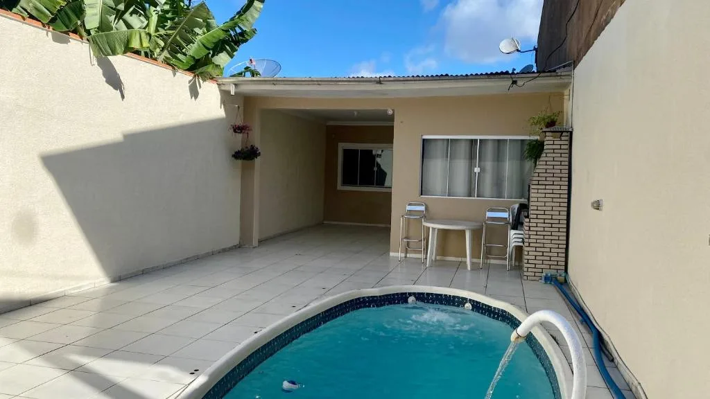 Casa de 2 QUARTOS COM PISCINA, Balneário Camboriú, na Rua Campo Erê em Balneário Camboriú/SC