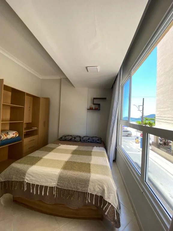 Apartamento na Av Atlantica com Ar Condicionado, Balneário Camboriú, na Av. Atlântica, 680 apartamento em Balneário Camboriú/SC — foto 2