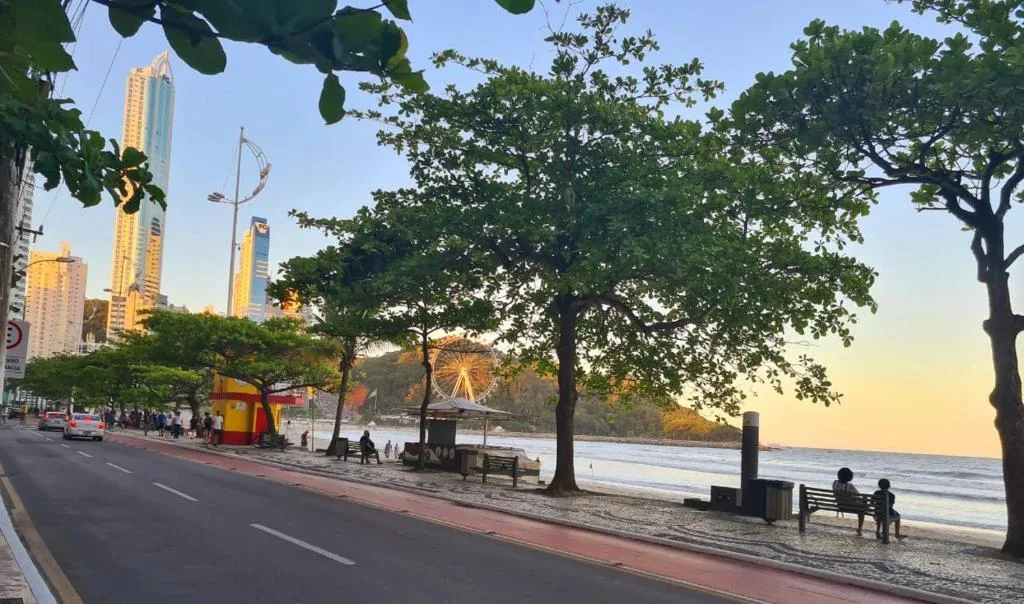 Apartamento na Av Atlantica com Ar Condicionado, Balneário Camboriú, na Av. Atlântica, 680 apartamento em Balneário Camboriú/SC — foto 20