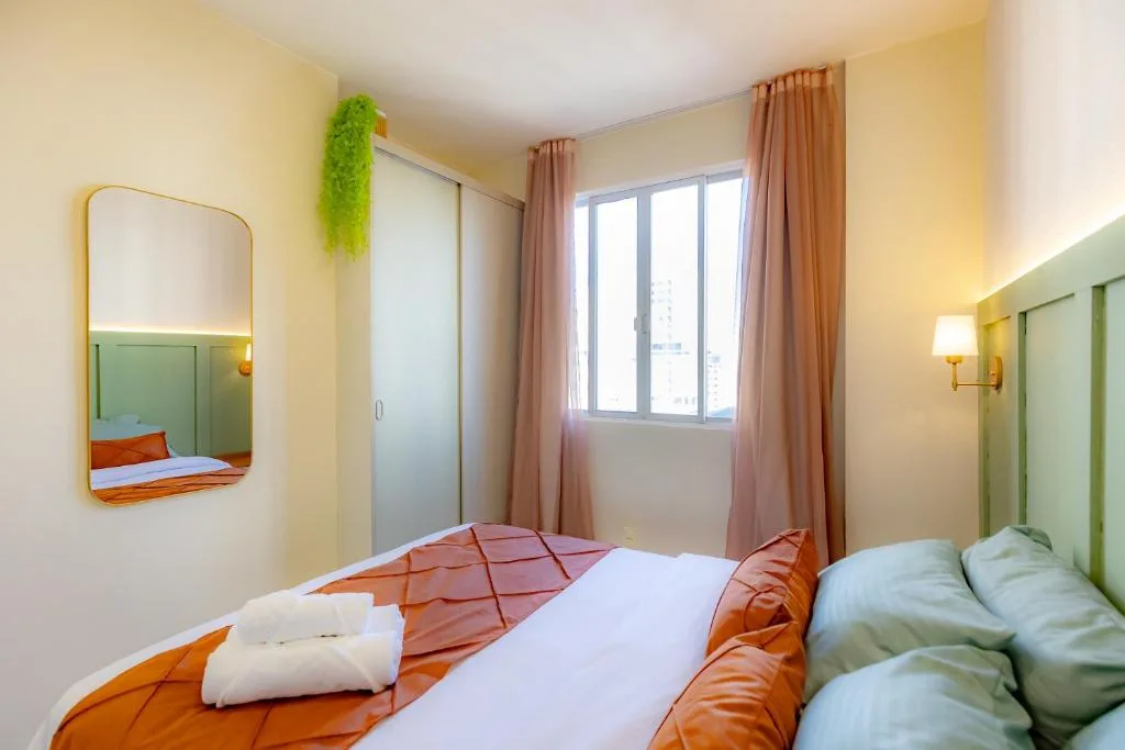 Apartamento Central com Garagem - 400m da Praia, Balneário Camboriú, na Rua 701, 22 Bloco B Centro em Balneário Camboriú/SC — foto 2