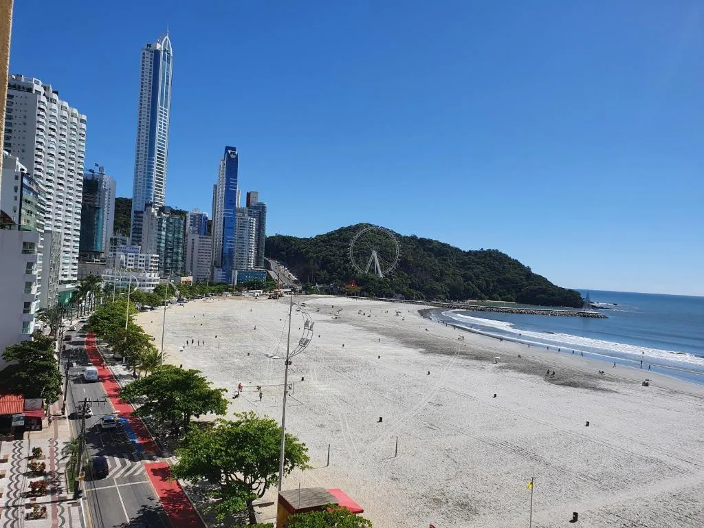 Apartamento na Av Atlantica com Ar Condicionado, Balneário Camboriú, na Av. Atlântica, 680 apartamento em Balneário Camboriú/SC — foto 41