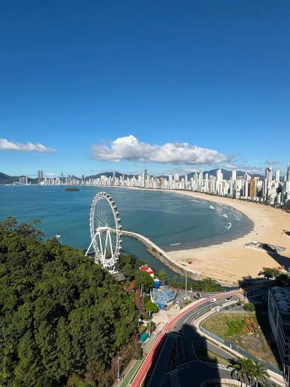 Apartamento com Vista Maravilhosa Balneário Camboriú, Balneário Camboriú, na Rua Romeu Pereira em Balneário Camboriú/SC