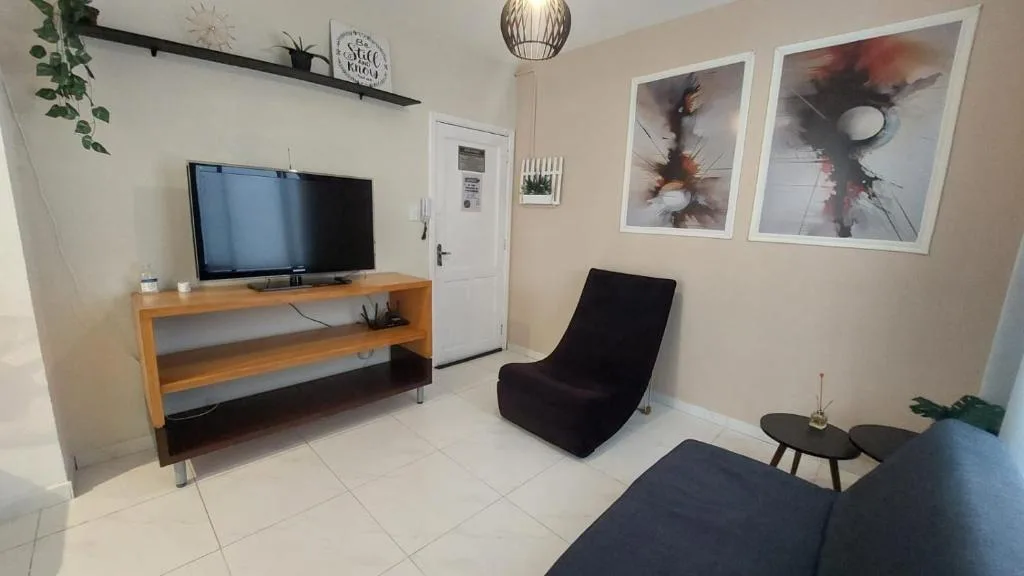 Calçadão de BC 1min da Praia Casais ou até 3 pessoas, Balneário Camboriú, na Avenida Central N⁰169, apto em Balneário Camboriú/SC