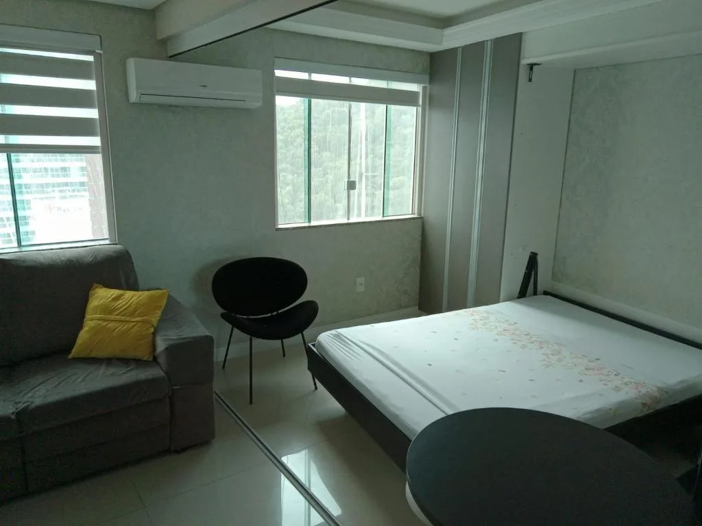 Apartamento em Prédio com Vista Mar encantadora - Praia, Piscina e Garagem, Balneário Camboriú, na 109 Rua João Francisco dos Santos em Balneário Camboriú/SC — foto 2