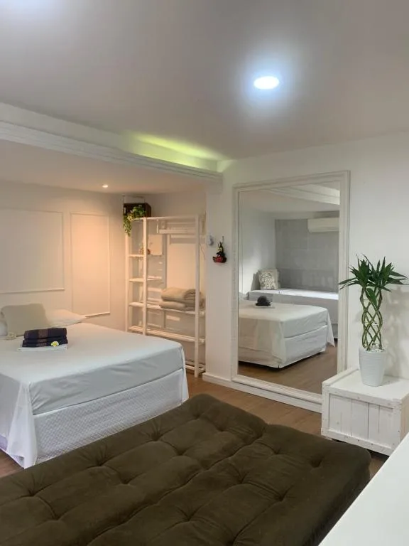 Pousada BC Flat 300 m da Praia e da Roda Gigante, Balneário Camboriú, na 180 Rua Jacob Schmidt em Balneário Camboriú/SC