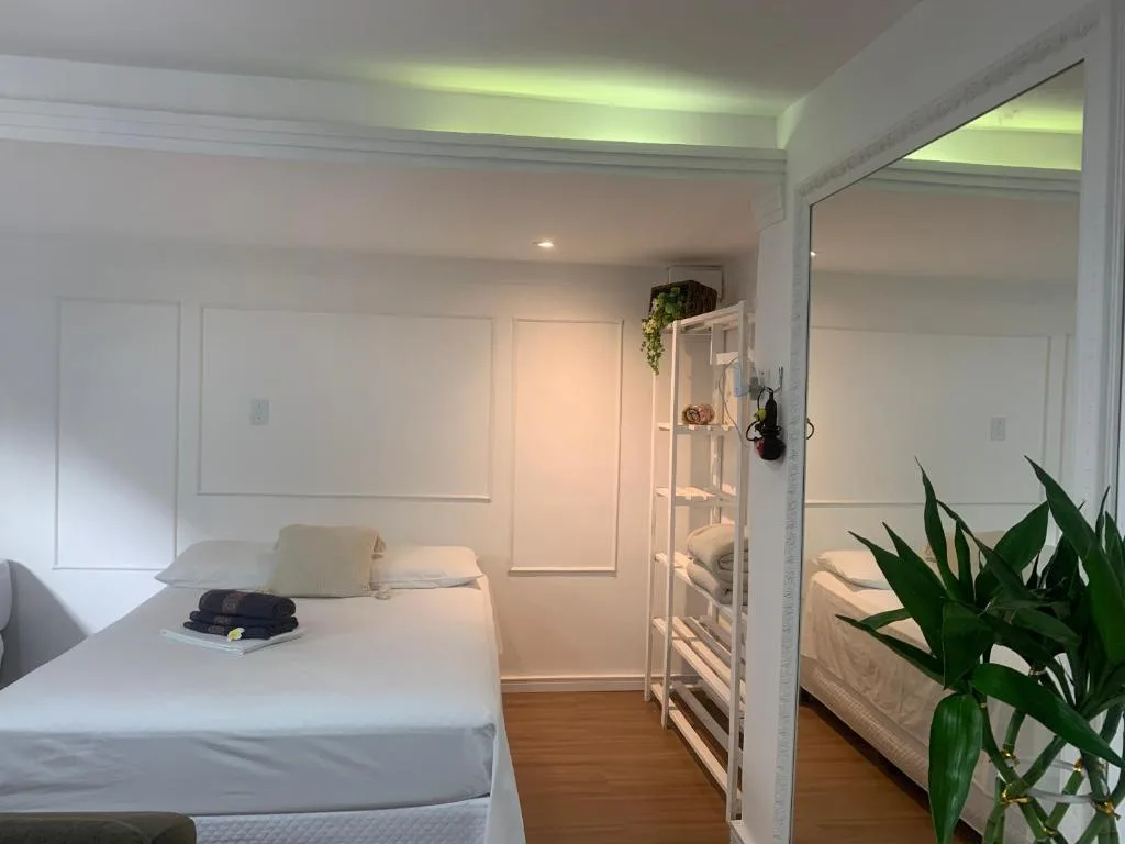 Pousada BC Flat 300 m da Praia e da Roda Gigante, Balneário Camboriú, na 180 Rua Jacob Schmidt em Balneário Camboriú/SC — foto 2