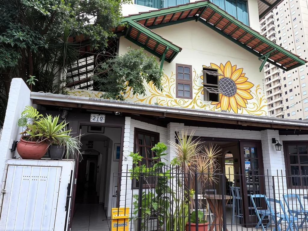 Uma pousada acolhedora, que combina a alma de um lar com o charme de Balneário Camboriú, Balneário Camboriú, na Rua em Balneário Camboriú/SC — foto 6