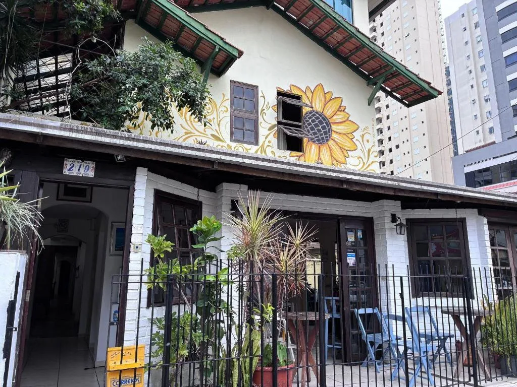 Uma pousada acolhedora, que combina a alma de um lar com o charme de Balneário Camboriú, Balneário Camboriú, na Rua em Balneário Camboriú/SC — foto 12