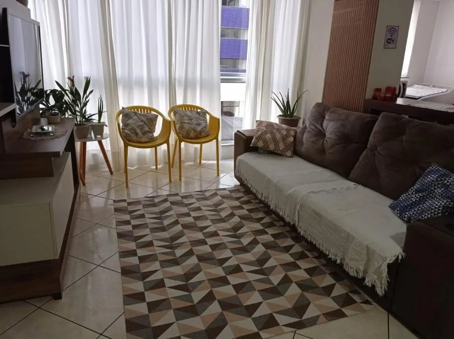 Apto a 100m Praia Baln Camboriú, Balneário Camboriú, na Av. Brasil em Balneário Camboriú/SC
