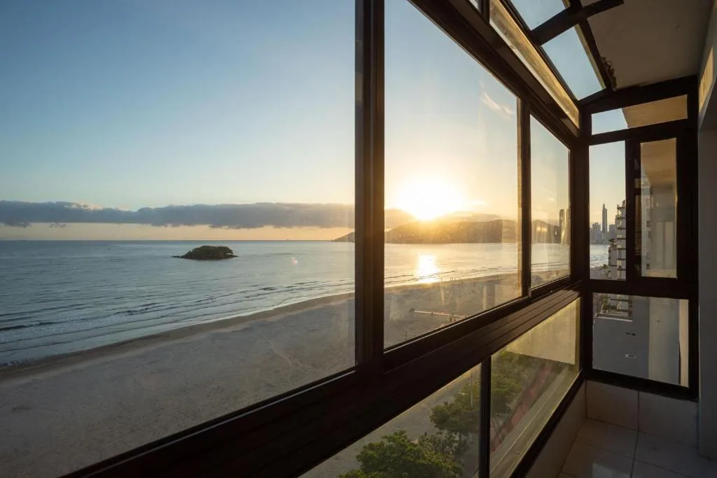 Frente Mar no Centro | 3 Quartos + 2 Vagas, Balneário Camboriú, na 2114 Av. Atlântica em Balneário Camboriú/SC — foto 6