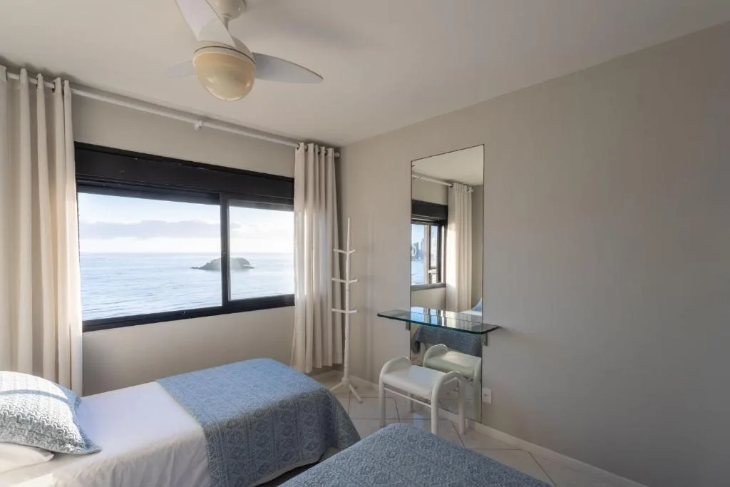 Frente Mar no Centro | 3 Quartos + 2 Vagas, Balneário Camboriú, na 2114 Av. Atlântica em Balneário Camboriú/SC — foto 7