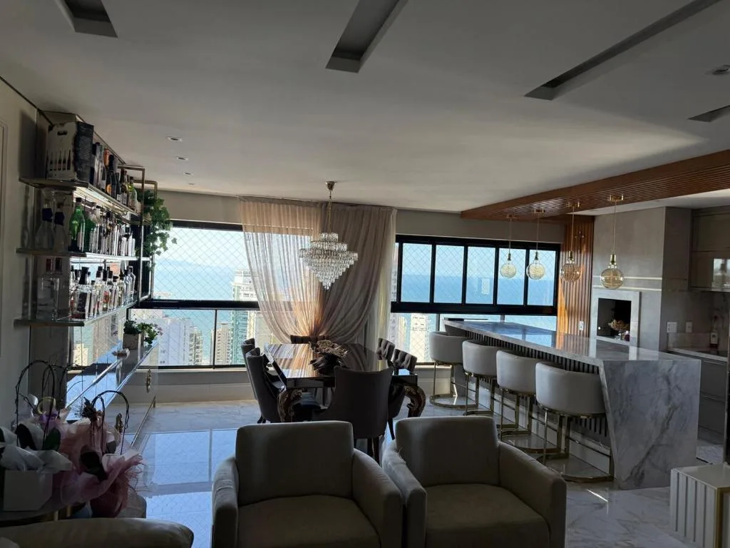 Sofisticado apartamento a 400mts da praia, Balneário Camboriú, na R. em Balneário Camboriú/SC