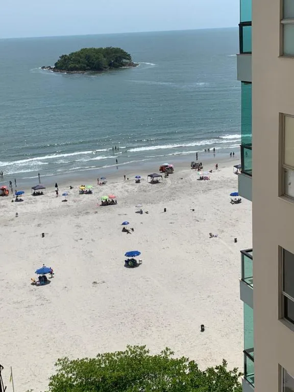 Pe na areia frente mar, Balneário Camboriú, na 2650 Avenida Atlântica em Balneário Camboriú/SC — foto 6