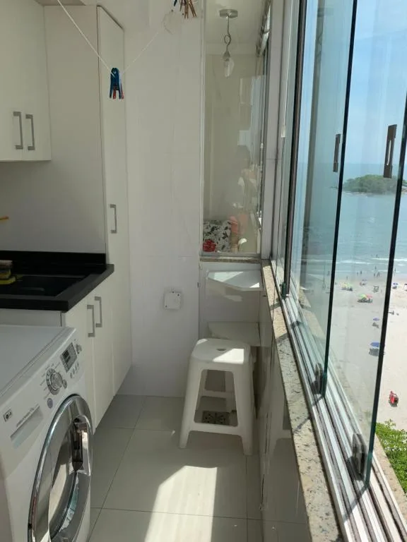 Pe na areia frente mar, Balneário Camboriú, na 2650 Avenida Atlântica em Balneário Camboriú/SC — foto 17