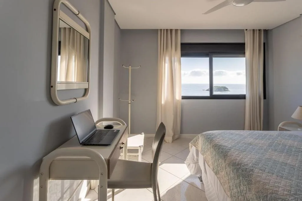 Frente Mar no Centro | 3 Quartos + 2 Vagas, Balneário Camboriú, na 2114 Av. Atlântica em Balneário Camboriú/SC — foto 21