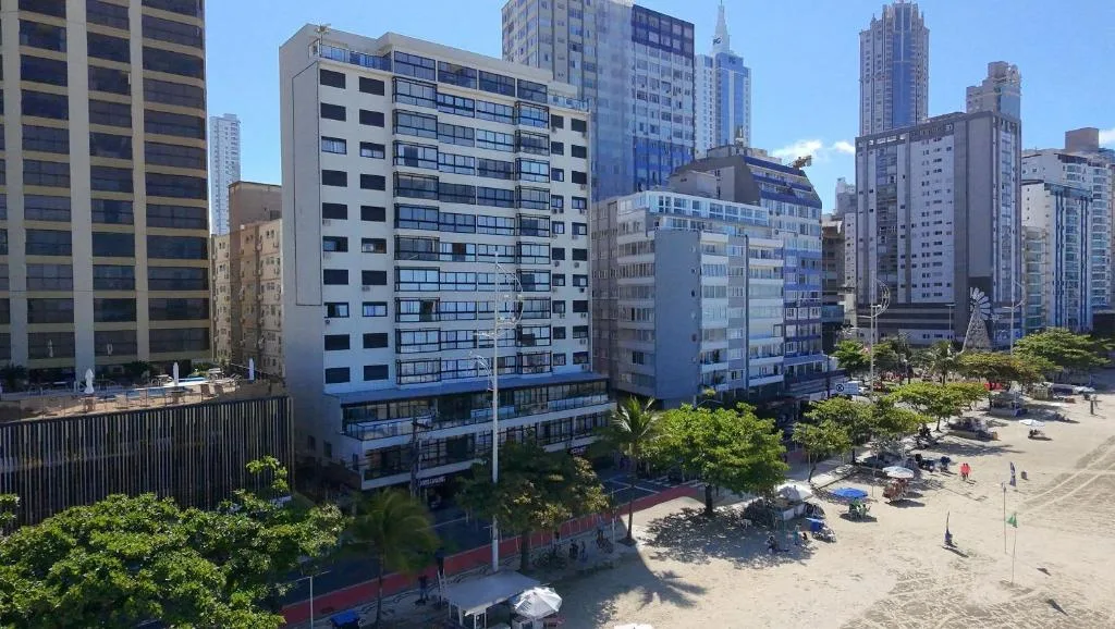 Frente Mar no Centro | 3 Quartos + 2 Vagas, Balneário Camboriú, na 2114 Av. Atlântica em Balneário Camboriú/SC — foto 25