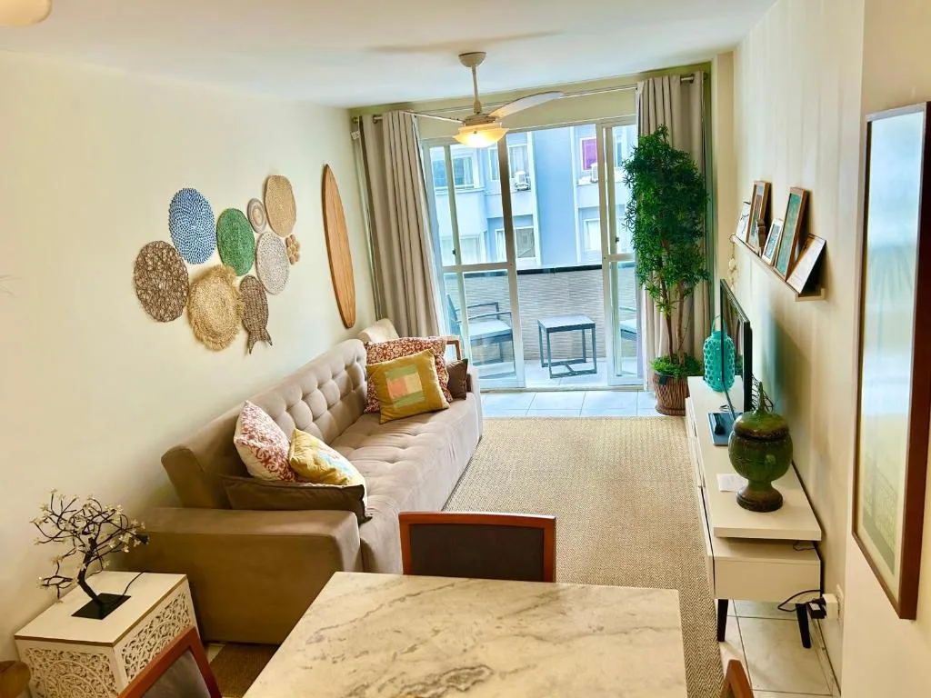 Sacada vista mar, famílias ou home office, wi fi rápido, climatizado, Balneário Camboriú, na Avenida Brasil em Balneário Camboriú/SC