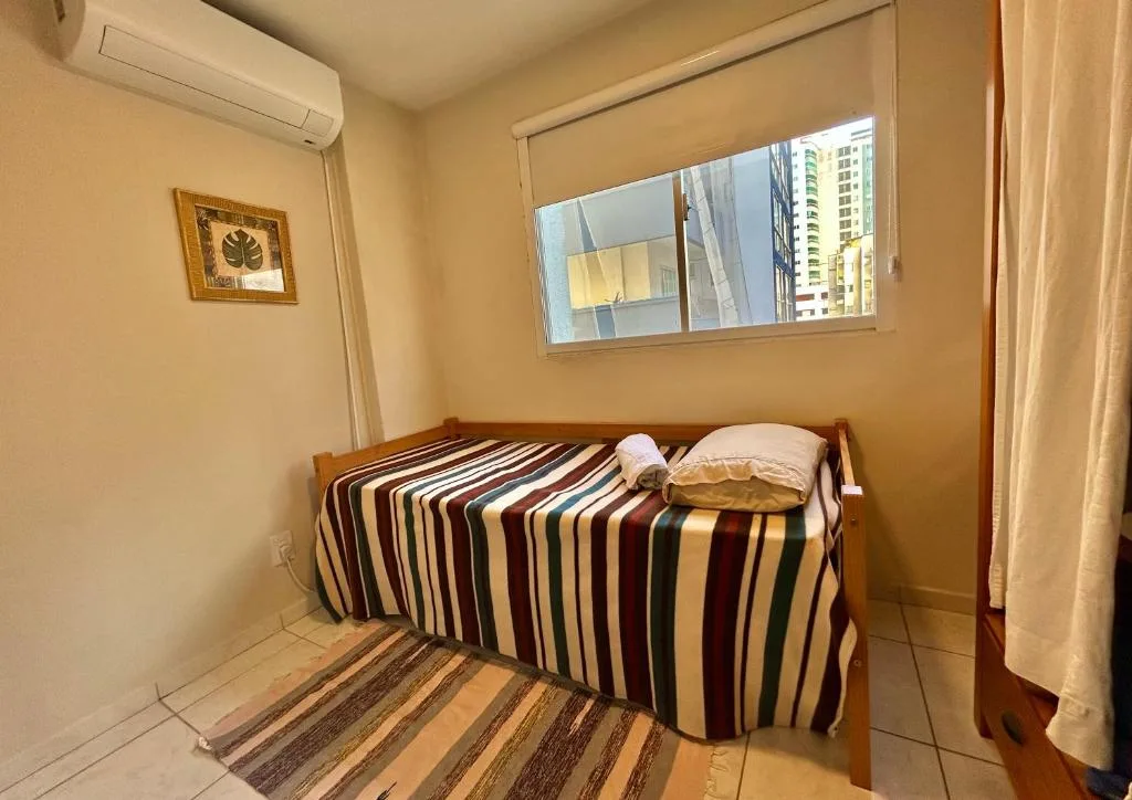 Sacada vista mar, famílias ou home office, wi fi rápido, climatizado, Balneário Camboriú, na Avenida Brasil em Balneário Camboriú/SC — foto 13