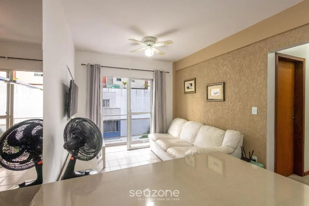 Apto c varanda próx praia loc. privilegiada MRN302, Balneário Camboriú, na Rua 501, S/N, AP 302, Centro em Balneário Camboriú/SC