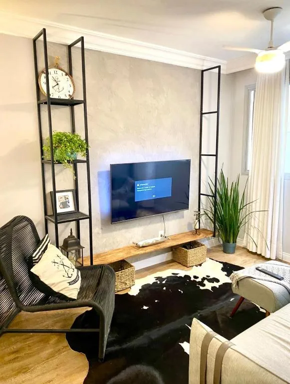 Quadra Mar, dois quartos, Balneário Camboriú, na Rua 2700, 71 - apto em Balneário Camboriú/SC