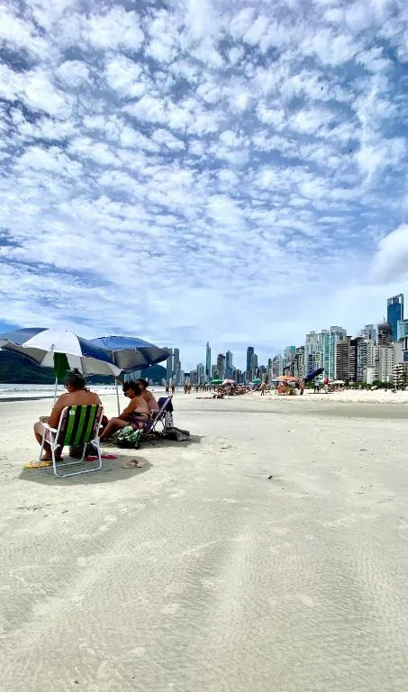 Quadra Mar, dois quartos, Balneário Camboriú, na Rua 2700, 71 - apto em Balneário Camboriú/SC — foto 6