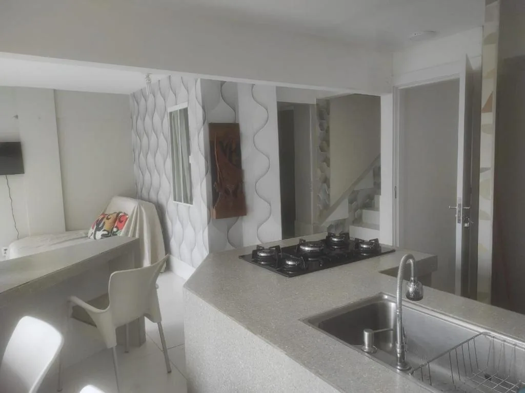Pé na Areia com Garagem GRÁTIS 3 Quartos na Orla de Balneário Camboriú, Balneário Camboriú, na ATLANTICA 3850 AP 14 BL SA - CENTRO em Balneário Camboriú/SC
