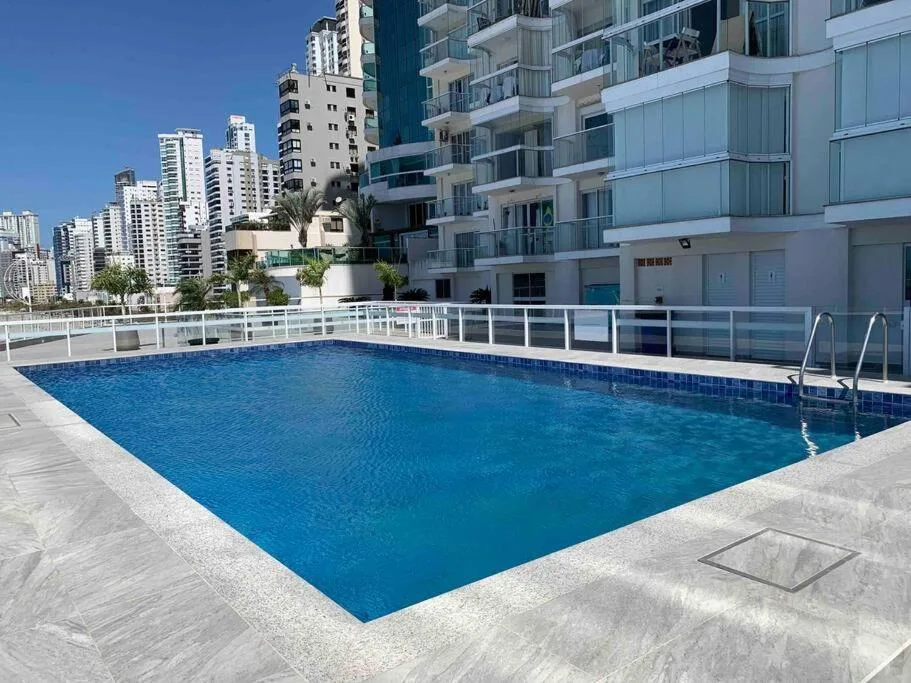 Apartamento fantástico com piscina e linda vista, Balneário Camboriú, na Avenida Atlântica, 2554 apto 121A em Balneário Camboriú/SC — foto 2