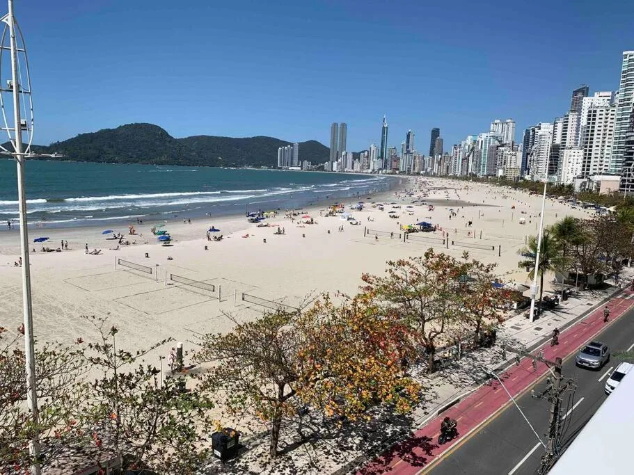 Apartamento fantástico com piscina e linda vista, Balneário Camboriú, na Avenida Atlântica, 2554 apto 121A em Balneário Camboriú/SC — foto 5