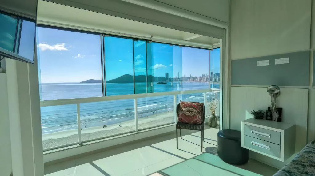 Frente Mar alto padrão 250m2 pé na areia 3 garagens, Balneário Camboriú, na Av. Atlântica, 450 em Balneário Camboriú/SC — foto 5