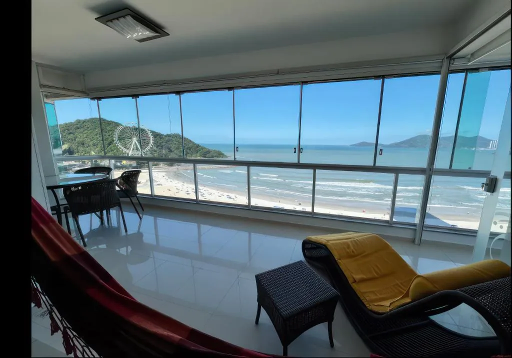 Frente Mar alto padrão 250m2 pé na areia 3 garagens, Balneário Camboriú, na Av. Atlântica, 450 em Balneário Camboriú/SC — foto 8