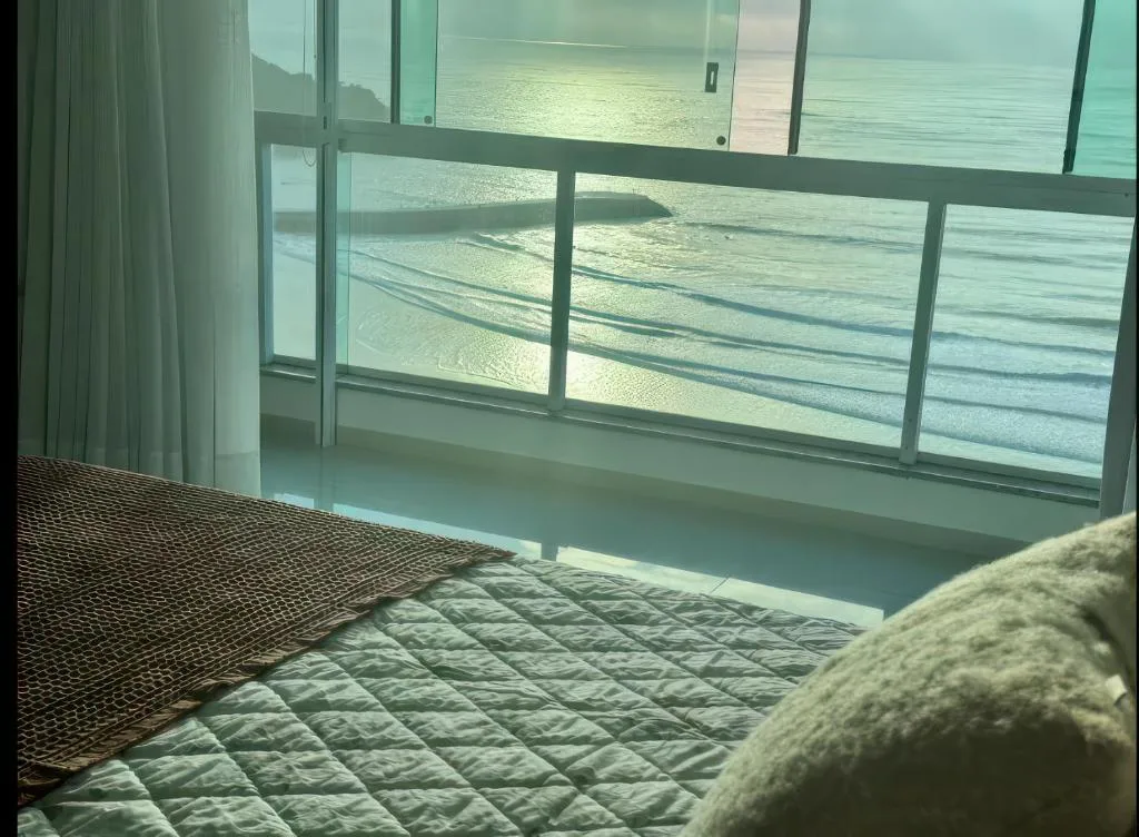 Frente Mar alto padrão 250m2 pé na areia 3 garagens, Balneário Camboriú, na Av. Atlântica, 450 em Balneário Camboriú/SC — foto 10