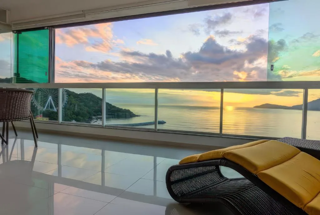 Frente Mar alto padrão 250m2 pé na areia 3 garagens, Balneário Camboriú, na Av. Atlântica, 450 em Balneário Camboriú/SC — foto 13