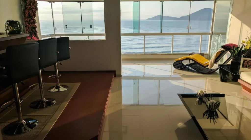 Frente Mar alto padrão 250m2 pé na areia 3 garagens, Balneário Camboriú, na Av. Atlântica, 450 em Balneário Camboriú/SC — foto 15