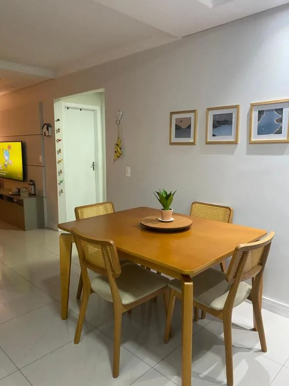Casa aconchegante com DOIS QUARTOS, Balneário Camboriú, na Rua Adaci Santos Gomes em Balneário Camboriú/SC