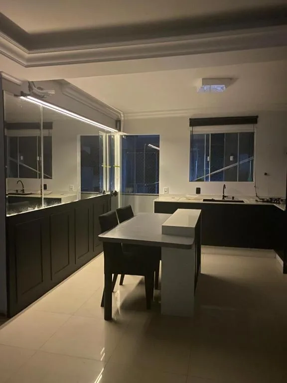 Reveillon em BC Apto 3 Quartos Garagem e Churrasqueira I 1,5 km da Praia, Balneário Camboriú, na Rua Maçarico em Balneário Camboriú/SC