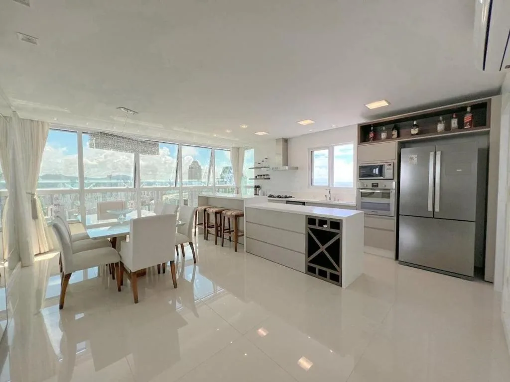 Alto Padrão - Balneário Camboriú, Balneário Camboriú, na Rua 2650, 57 em Balneário Camboriú/SC