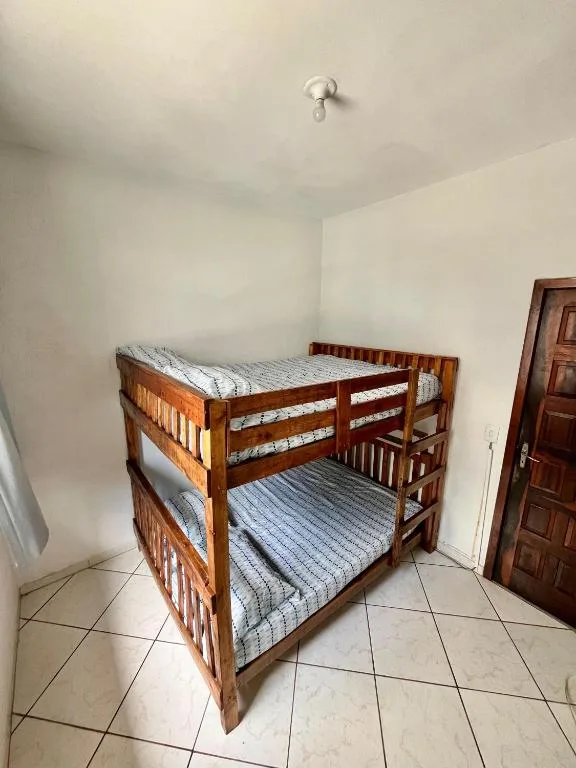 Quarto privativo CASAL duplo em hostel pe na areia- BC, Balneário Camboriú, na Rua em Balneário Camboriú/SC