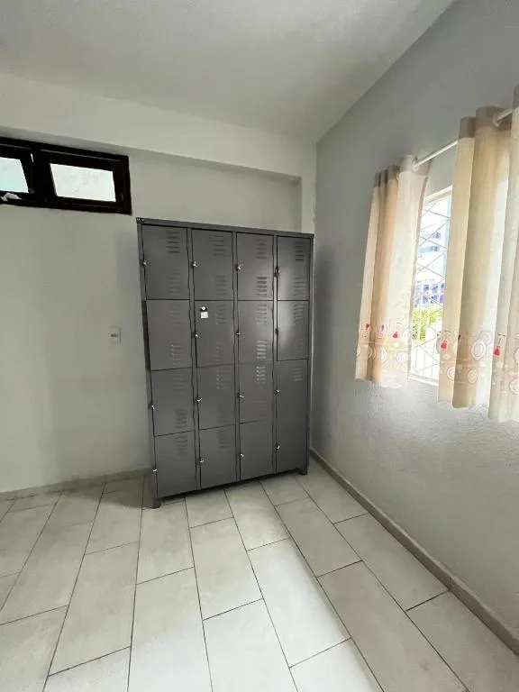 Quarto privativo CASAL duplo em hostel pe na areia- BC, Balneário Camboriú, na Rua em Balneário Camboriú/SC — foto 3