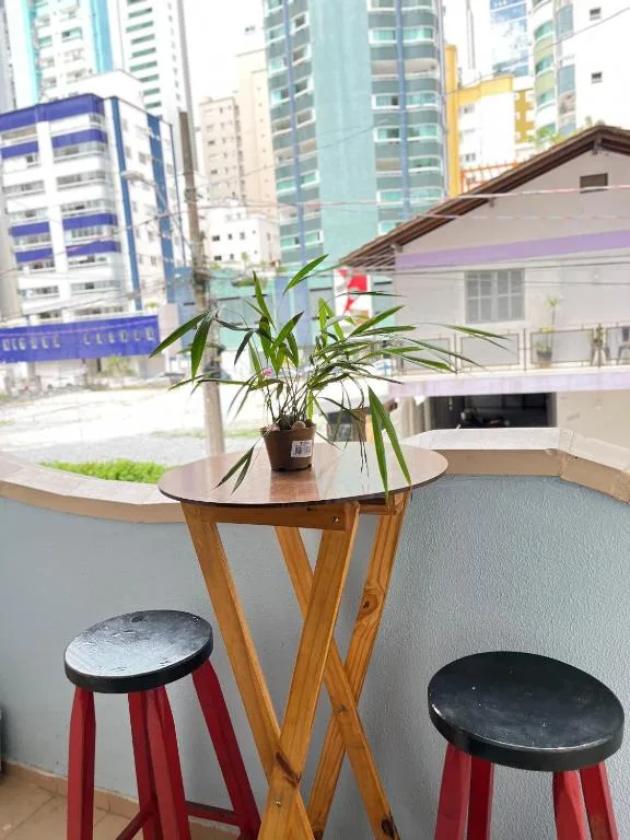 Quarto privativo CASAL duplo em hostel pe na areia- BC, Balneário Camboriú, na Rua em Balneário Camboriú/SC — foto 6