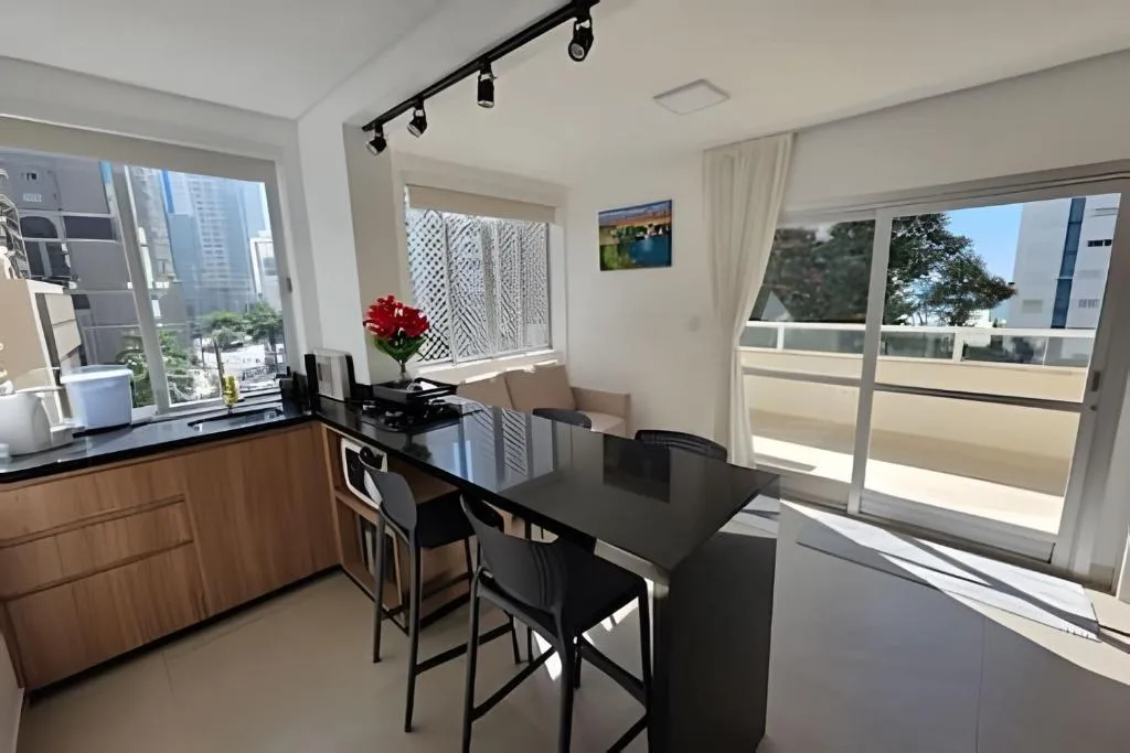 Moderno & Central: 70m do Mar + Garagem Privativa, Balneário Camboriú, na 14 Rua em Balneário Camboriú/SC