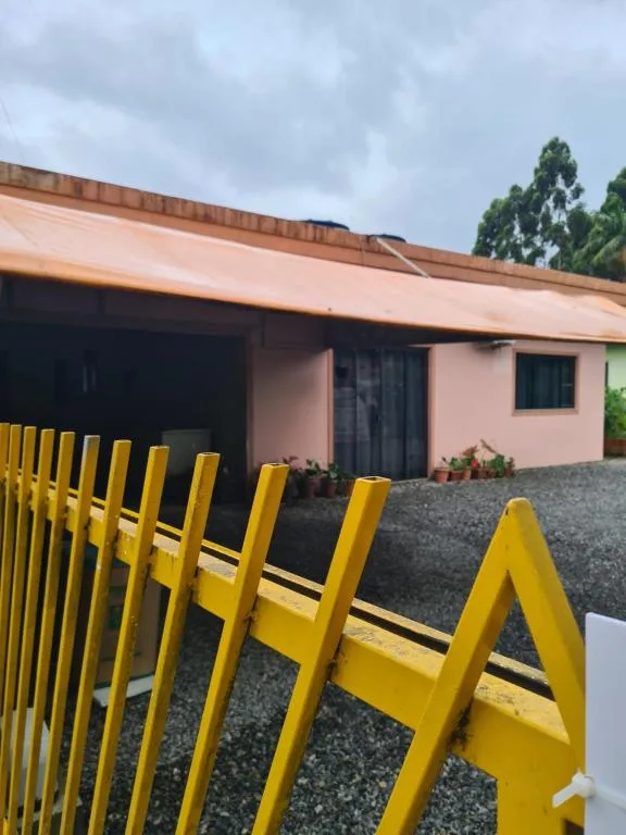Casa de praia no Estaleirinho Balneário Camboriú, Balneário Camboriú, na Avenida Rodesindo Pavan, 1167 Próximo ao parque Water Play Estaleirinho em Balneário Camboriú/SC