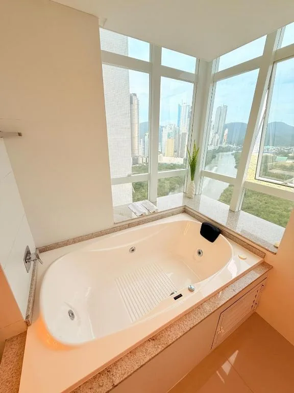 Luxo com SPA no Marina Beach Towers, Balneário Camboriú, na Avenida Brasil em Balneário Camboriú/SC — foto 32