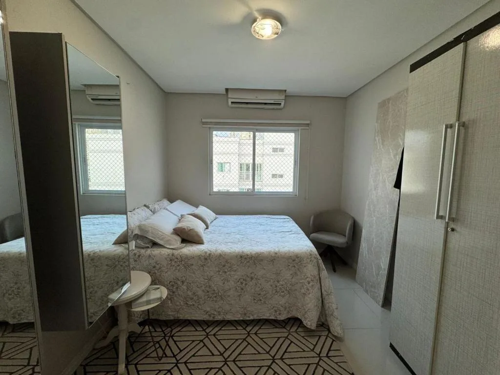 Barbecue, AC living room and bedroom 400 meters from the sea, Balneário Camboriú, na Rua Síria, 114 Edificio Villi Fabrizzi em Balneário Camboriú/SC — foto 2
