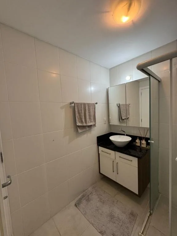 Barbecue, AC living room and bedroom 400 meters from the sea, Balneário Camboriú, na Rua Síria, 114 Edificio Villi Fabrizzi em Balneário Camboriú/SC — foto 3